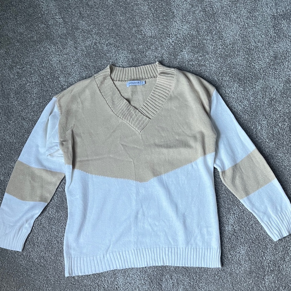 MISSLOOK V-Neck Sweater in Beige and White